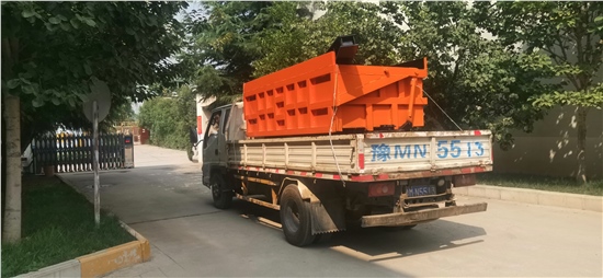 通關客戶訂購側卸式礦車發貨成功